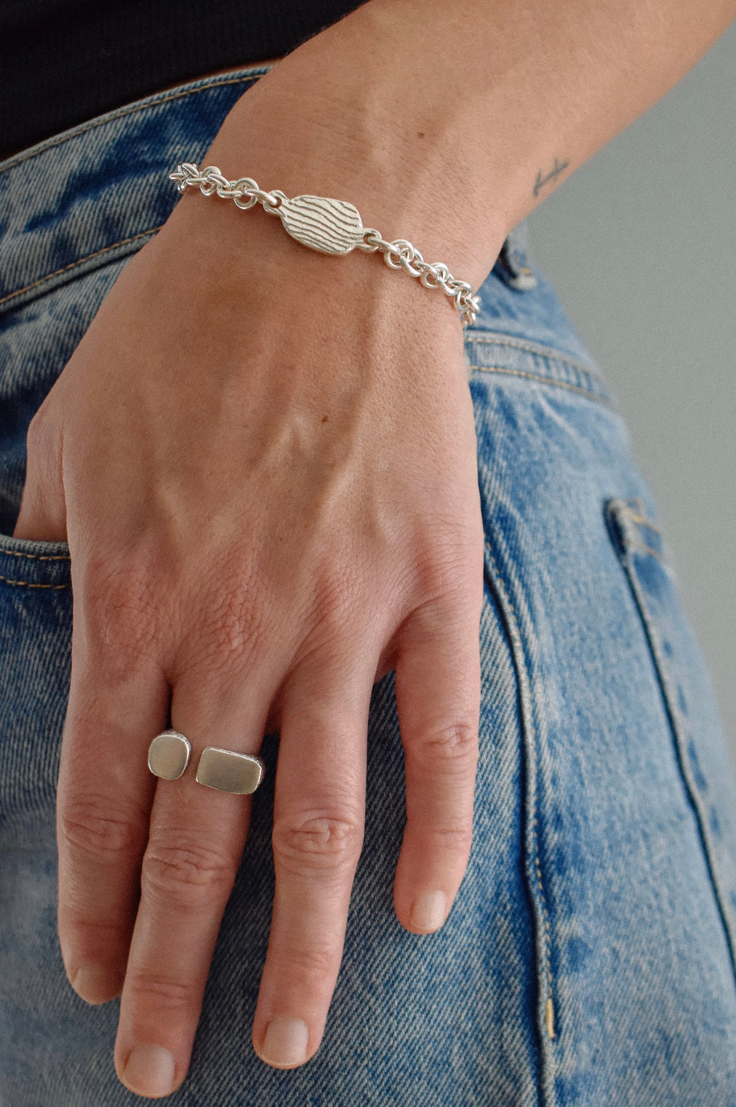 ASYMMETRICAL OPEN RING