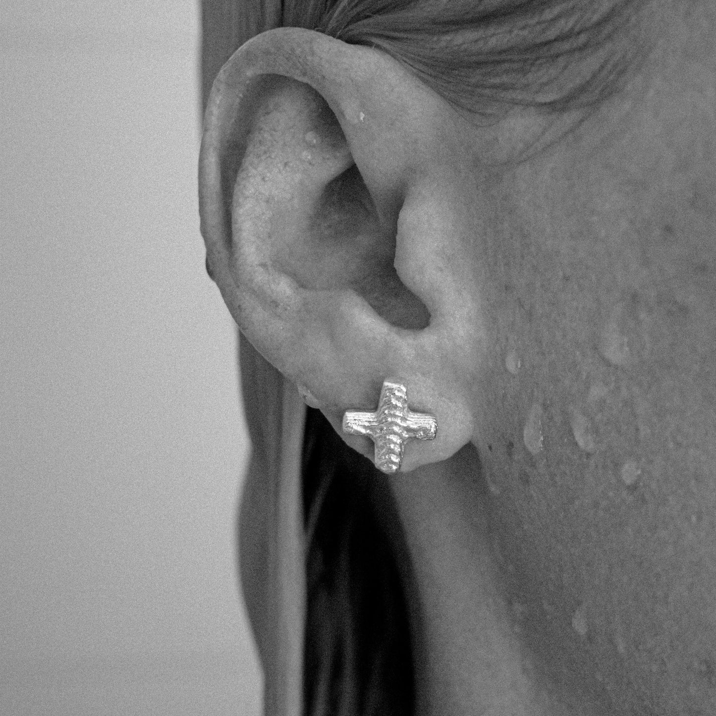 CROSS STUDS