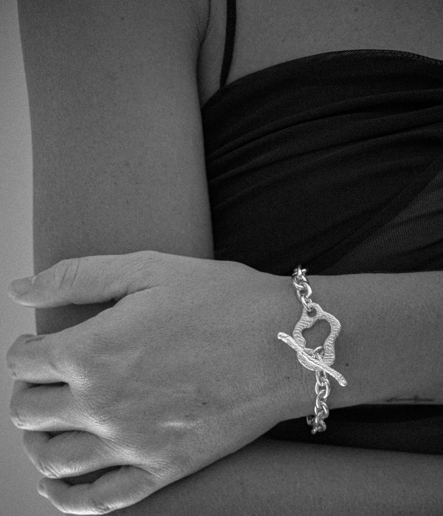 IRREGULAR TOGGLE CHAIN BRACELET