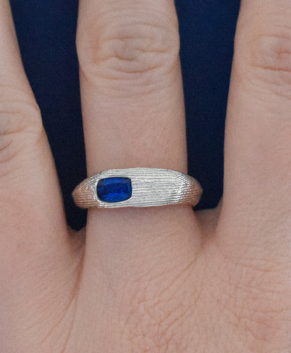 SAPPHIRE SIGNET RING