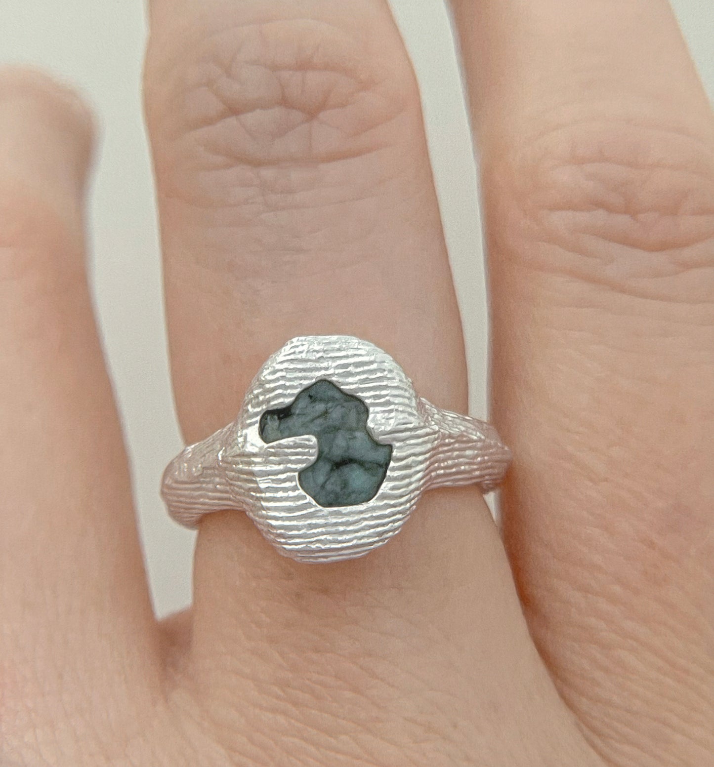 OVAL EMERALD SIGNET RING