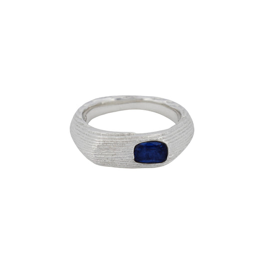 SAPPHIRE SIGNET RING
