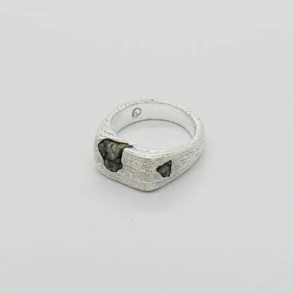 RAW EMERALD SIGNET
