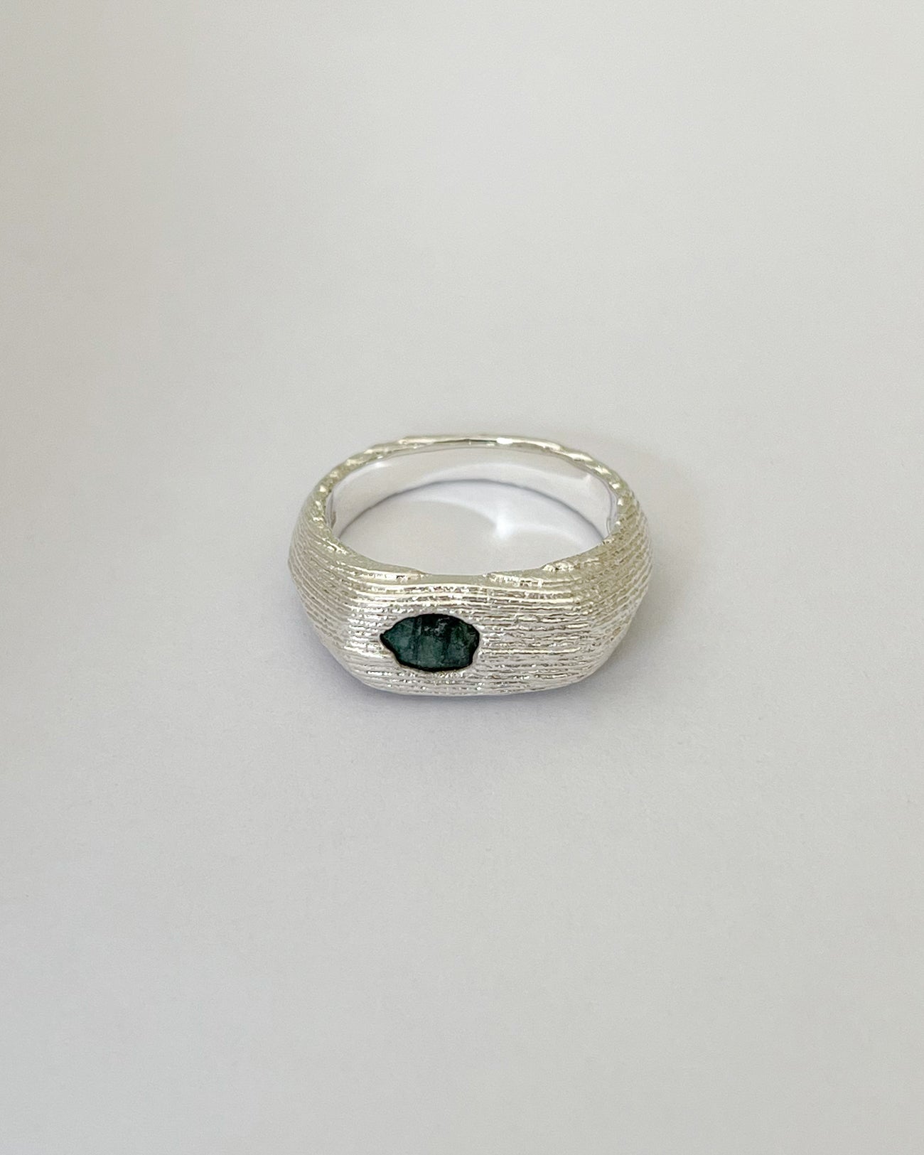 EMERALD OVAL SIGNET RING
