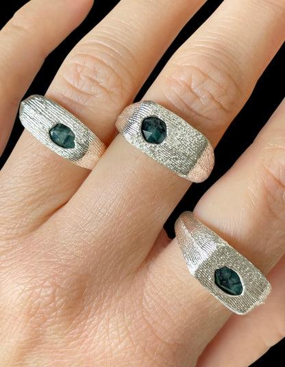 EMERALD SIGNET RING