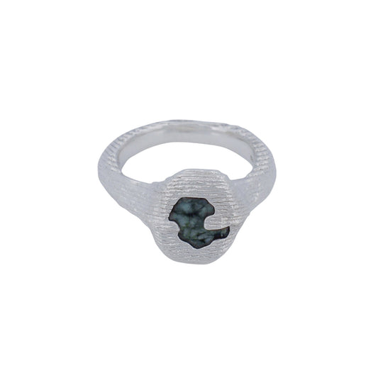 OVAL EMERALD SIGNET RING