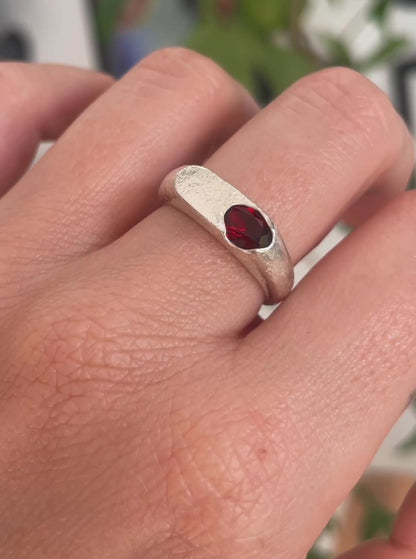 SANGRIA SIGNET RING